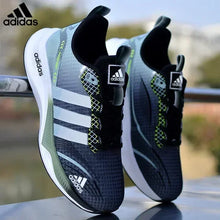 Leichte Atmungsaktive Sneaker in Schwarz
