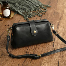 Kaja | Mini-Umhängetasche in Schwarz